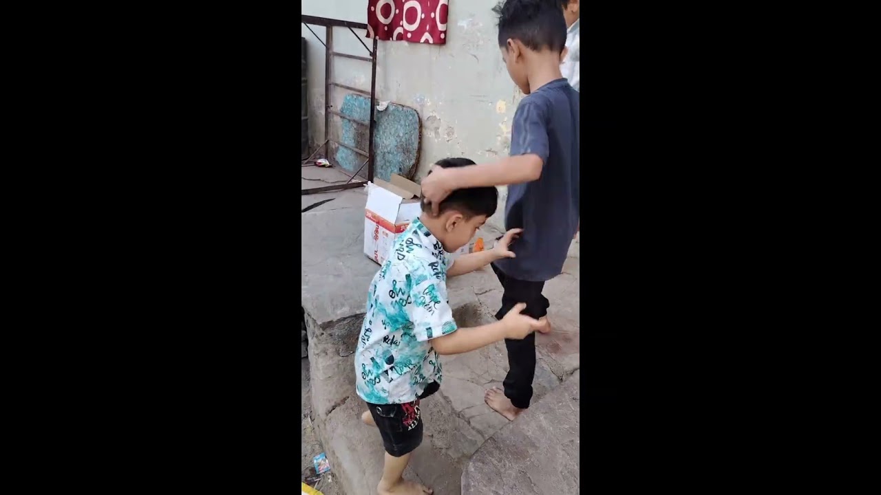 BOOM BOOM HAMZA NE LIYE CHUGE #funny #comedy videos 😂🤣