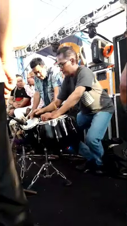 Enak berdiri/ jongkok yaaa?...Demo Kendang mr. Husein jakarta