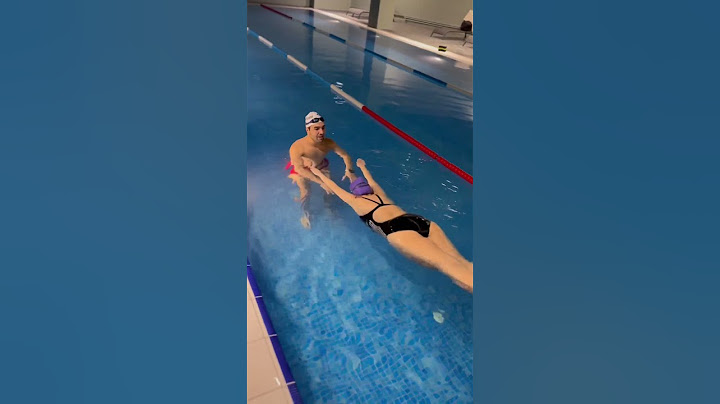 Denizde havuzda su üstünde ilerlemek yüzmeyi yeni öğrenmeye başlayanlar için #yüzme #swimming #deniz