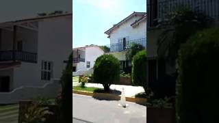 Costanera Corrientes.  Casas blancas