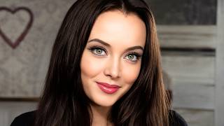 She Chose The Wrong Outfit For The Beach… It’s A Feast For Your Eyeballs | Carolyn Jones