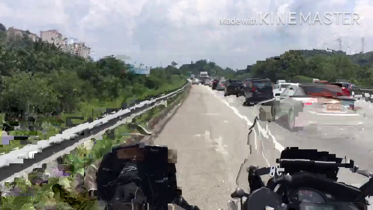 No Brain Useless Car 30 July 2020 Abusing Emergency Lane