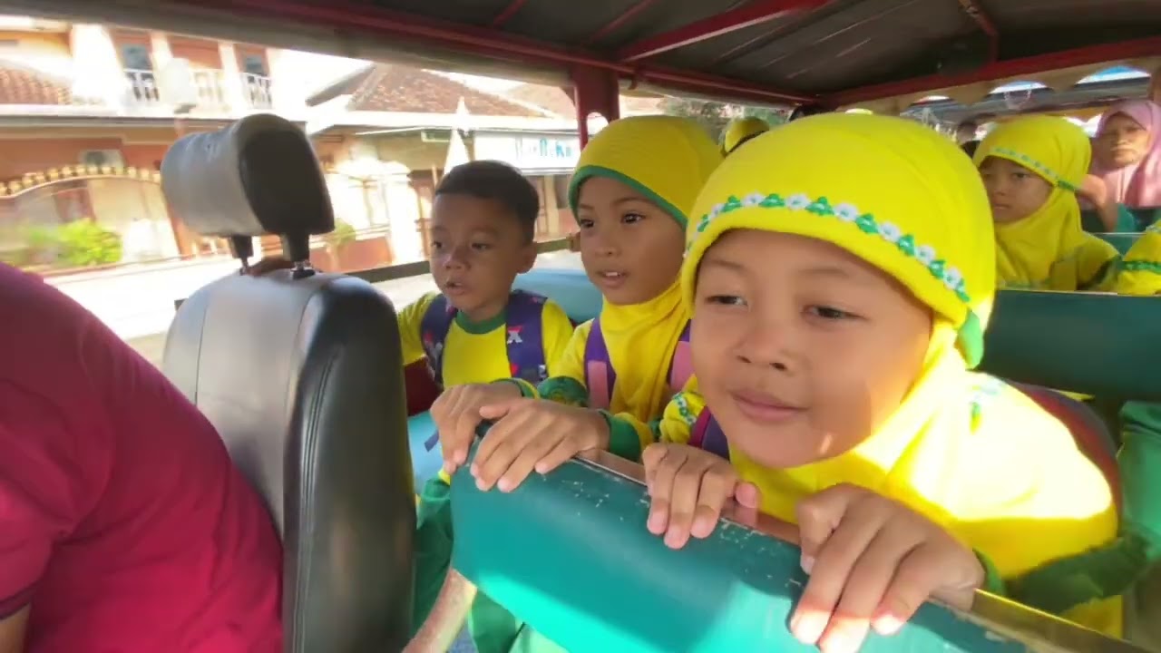 Day kelas renang bersama Ibu guru dan teman2