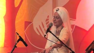 Video thumbnail of "The Angels are Listening: Snatam Kaur sings Suṉi-ai with Ajeet Kaur  at Sat Nam Fest"