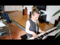 10 jähriges Mädchen spielt river flows in your auf klavier