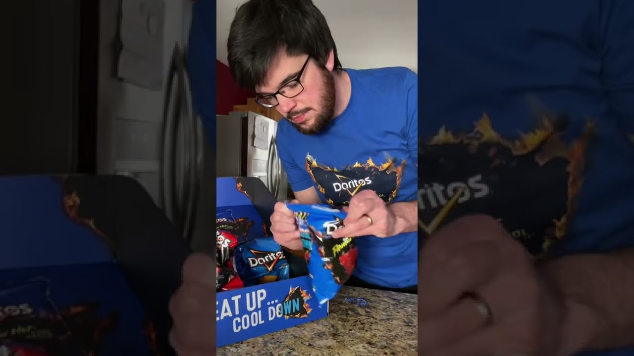 Чипсы Doritos New Flamin Hot Cool Ranch