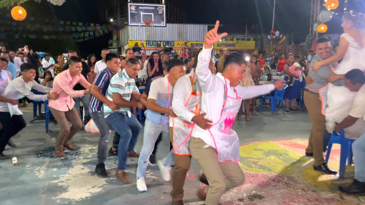 Así Se Bailan Las Calabazas En Guerrero Con Bertín Gómez Jr. | Casi Despedazan Al Novio!!!