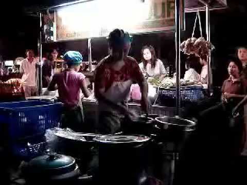 Thai Recipe - Som Tam (Papaya Salad) at Night Market in Thailand   JoysThaiFood