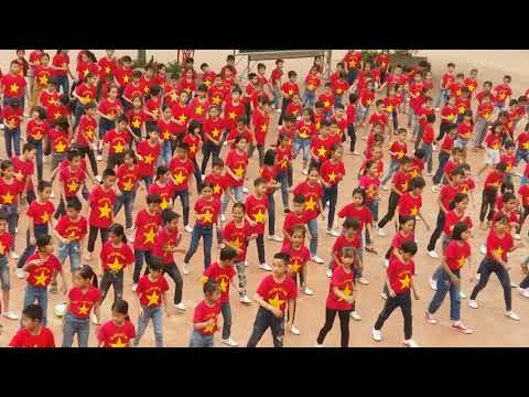 Video Ca múa sân trường ở trường Tiểu học Sơn Tây - Hương... - youtube