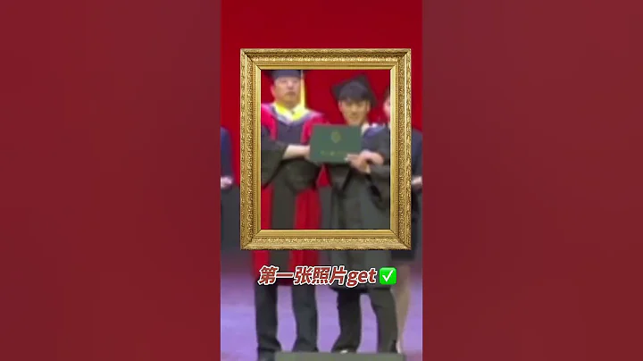 一學生參加畢業典禮，邀請校長擺各種拍照姿勢，「以獨特的方式參加畢業典禮，泰酷辣！」😄  #畢業季 #畢業典禮 - 天天要聞