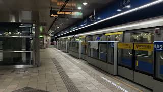 深夜次末班車！台北捷運321型電聯車往頂埔離開BL02永寧站