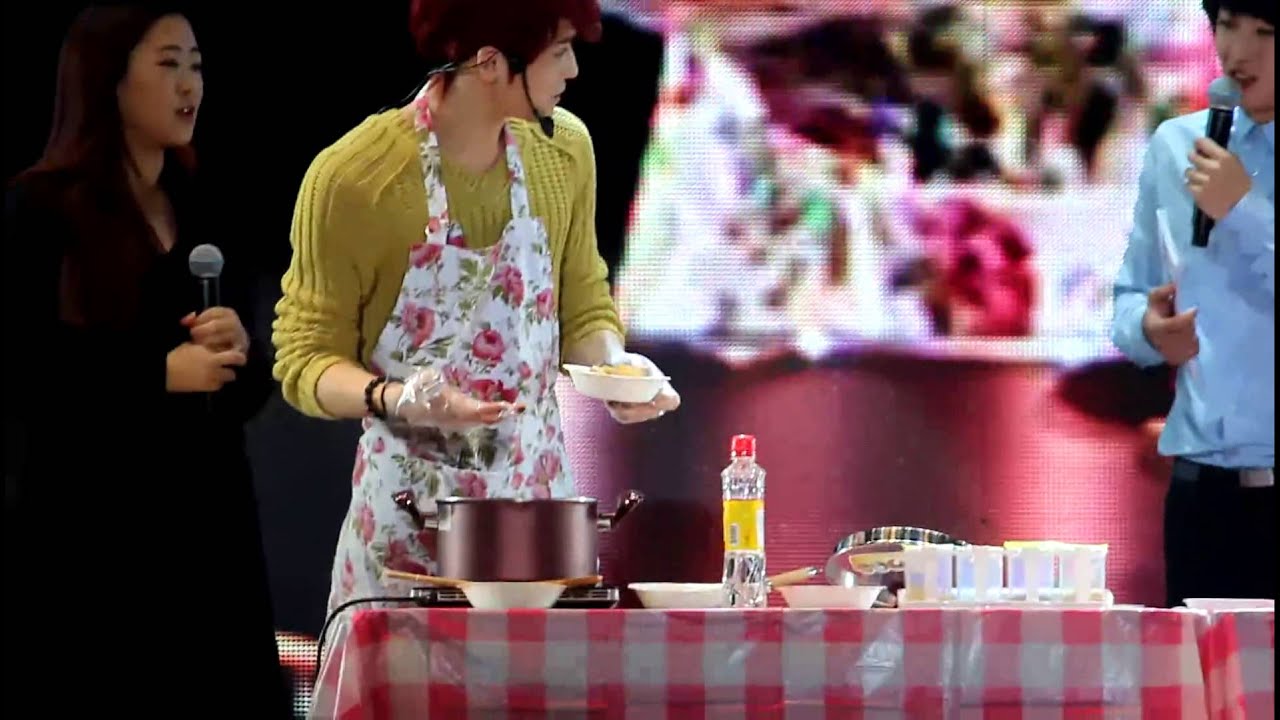 [zorayu] 130317 Jaejoong in Shanghai - cooking + kiss B