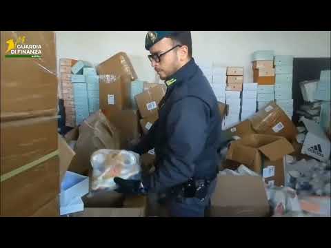 Video Scoperta la base logistica del falso, sequestrati 38mila capi di abbigliamento