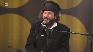Vinicio Capossela canta "Divano Occidentale" - StraMorgan 10/04/2023