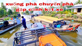 QUAY CÀNH MÁY CẮT LÚA KUBOTA DC105X XUÔNG PHÀ CHUYỂN PHÀ TRÊN SÔNG