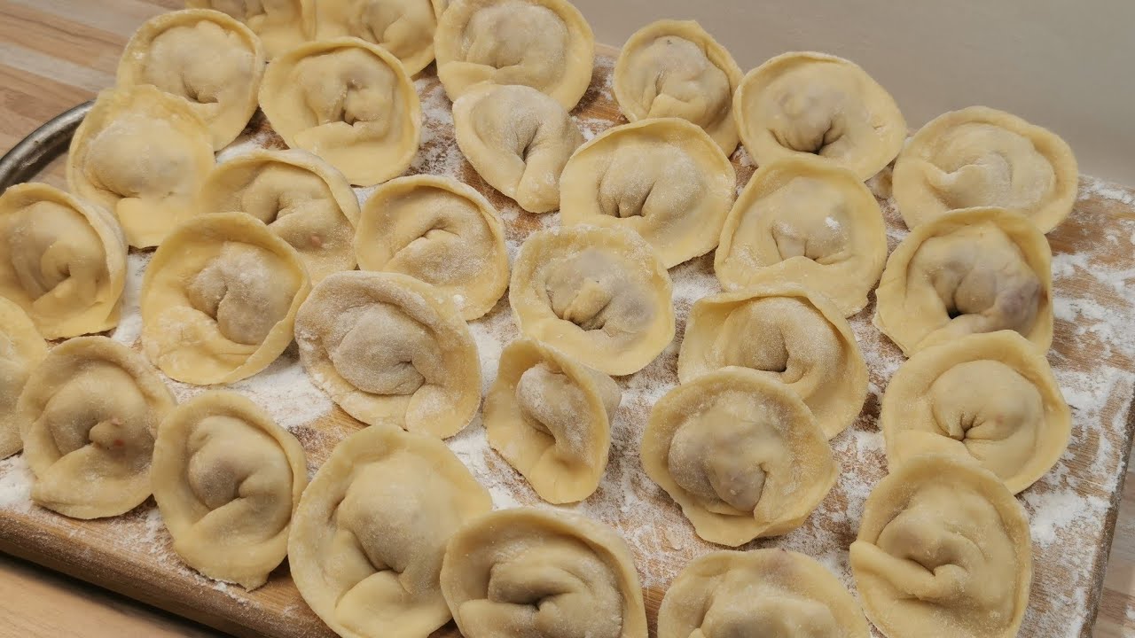 Heißgeliebte Pelmeni ❤️ Teigtaschen mit Hack und Zwiebeln