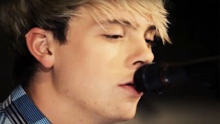 R5 | Fallin' For You Acoustic Performance | R5Friday chords