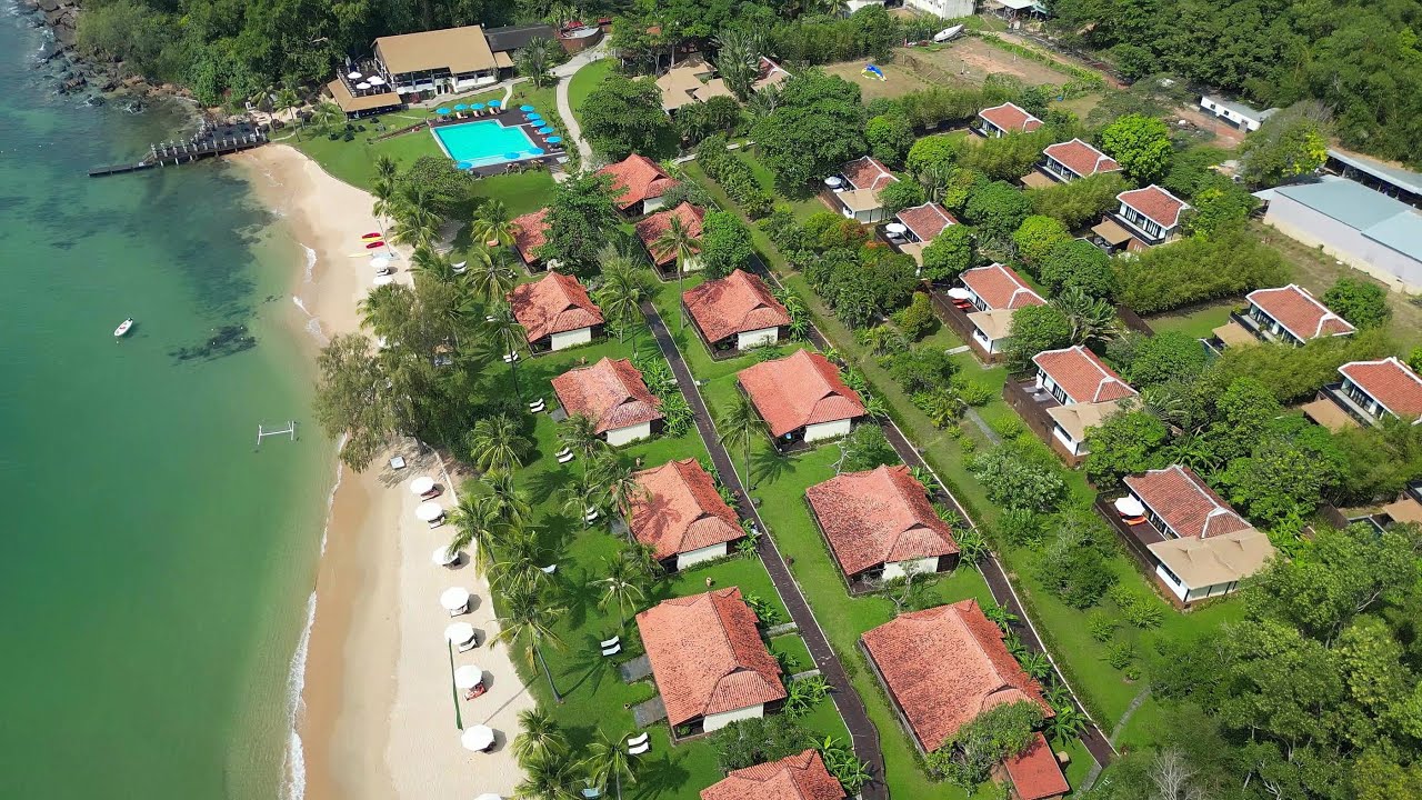Ong Lang Beach / Cocopalm Chen Sea and Ocean Bay Resort Phu Quoc / Flycam  / 4K UHD / 12.01.2024
