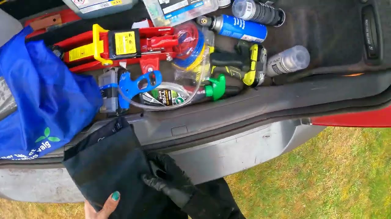 Volvo D5, Injectors and soot, Feat 3 seized washers, 2 dead batteries, and diesel soaked rags...