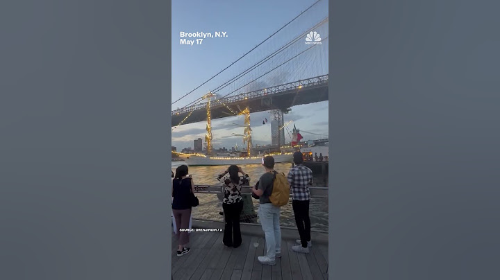 Mexican Navy Ship crashes into New York City's Brooklyn Bridge