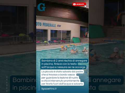 Video Bambina di 2 anni rischia di annegare in piscina e nessuno se ne accorge