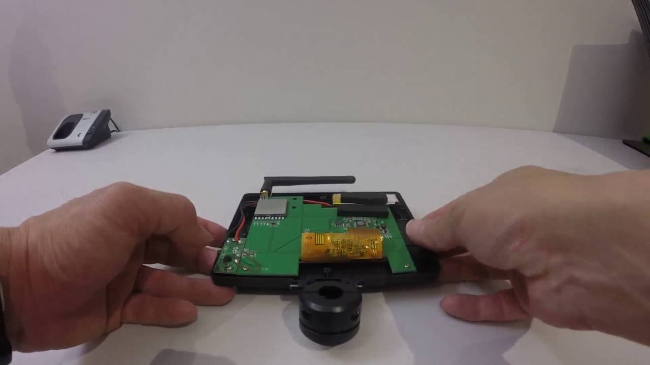Quadcopter - JXD 509G FPV monitor tear down (no channel switch)