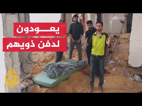 قصة شابين عادا إلى جباليا لإعادة دفن أقاربهما في مقابر عامة بقطاع غزة