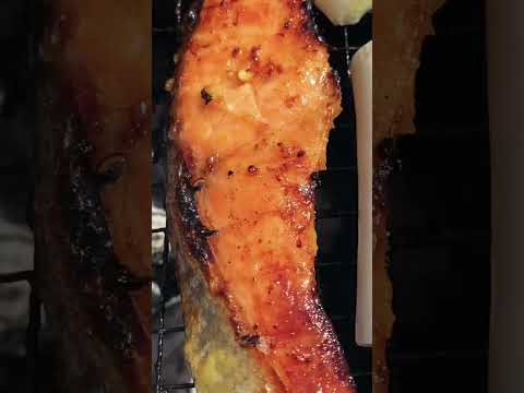 海鮮バーベキュー。鮭の西京漬を炭火で焼く。牛肉を超える美味さ！#shorts #バーベキュー #キャンプ飯