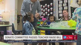 Texas Senate Committee advances bill to raise pay for teachers