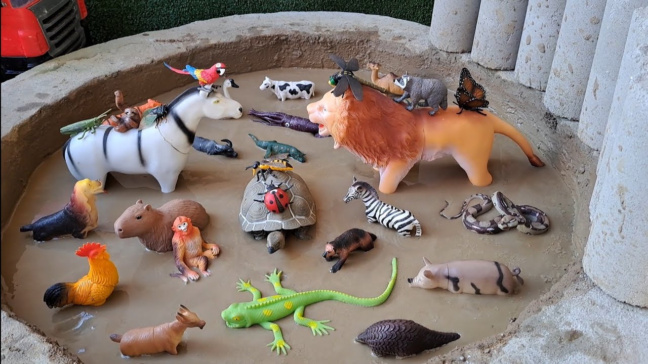 Animais de Plástico Presos na Lama Tigre Zebra Cachorro Galo Porco Vaca Camelo Sapo Pangolim Cabra