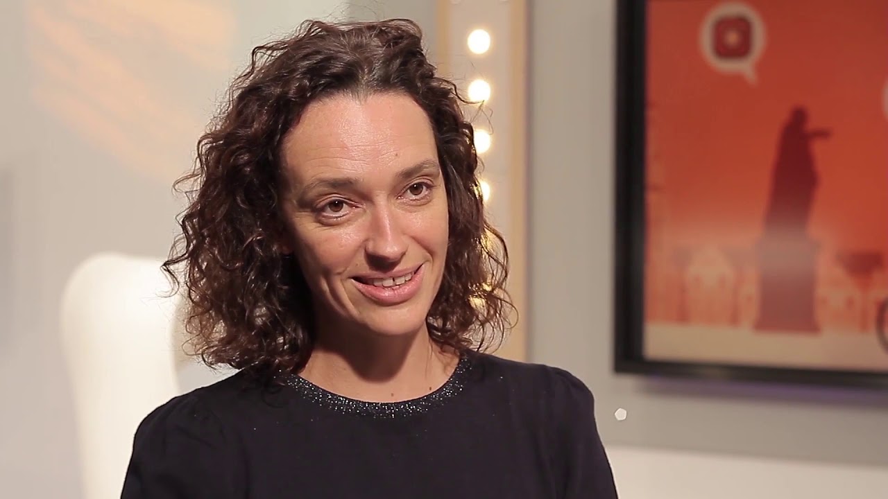 An interactive flat panel on FR3’s set