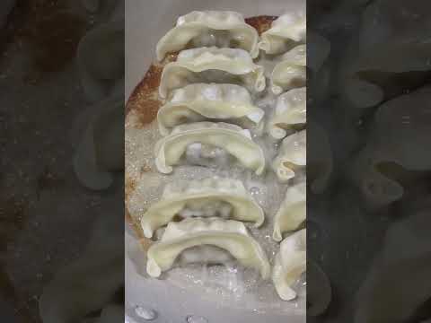 餃子を焼いてみた🔥I tried grilling gyoza🔥#asmr  #餃子 #gyoza