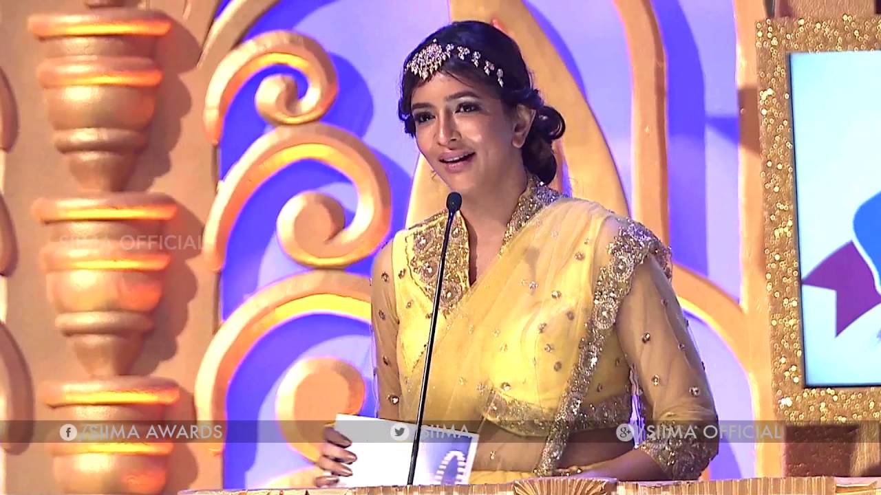 Ali Offers Parle Bake Smith Biscuits to Celebrities