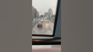 #UK #London | Floods on London bridge due to heavy rains.