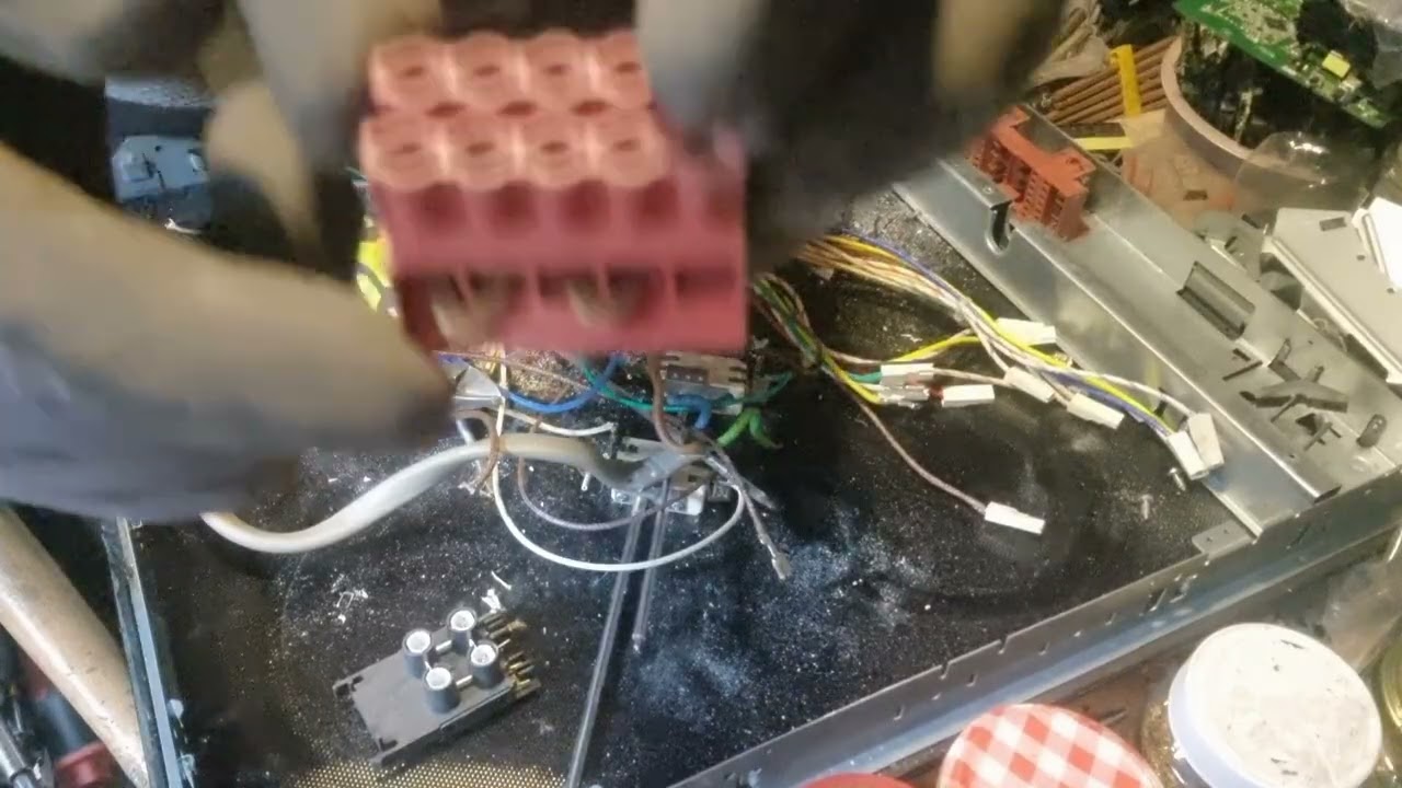 В электрической варочной панели есть серебро.