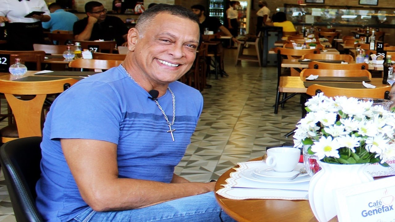 RENATO PIABA É GAY? Humorista conta história inédita na estreia do Podcast Café com Genefax