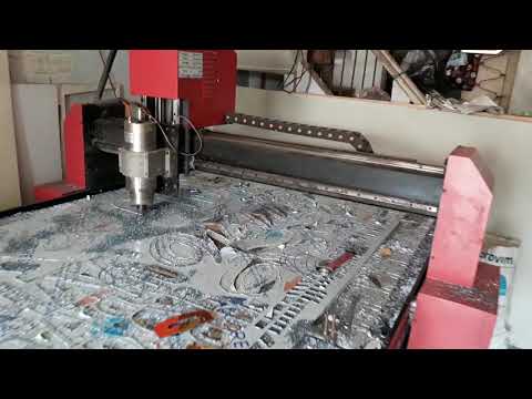 Video Máy cắt CNC cắt ALU gương vàng làm chữ nổi - Quảng Cáo... - youtube