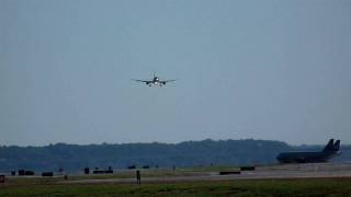 US Air A319 landing at DCA, windy day 10/7/09 at 1422