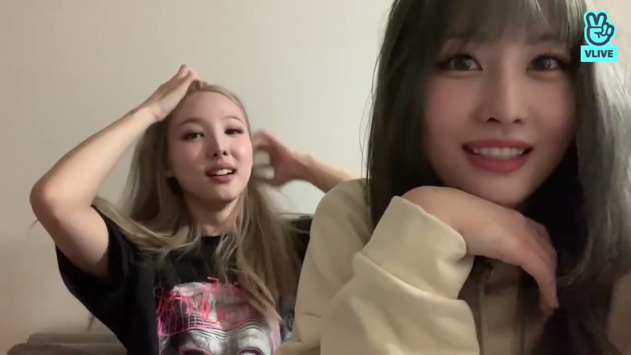(ENG SUB) 220603 TWICE NAYEON and MOMO Vlive update 