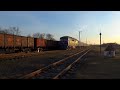 &#39;Тапок&#39; в лучах заходящего солнца: ТЭП70-0088 с пригородным поездом прибывает на ст.Рясная