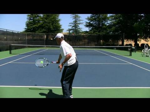 Video: Paano Magtapon Ng Isang Bola Ng Tennis