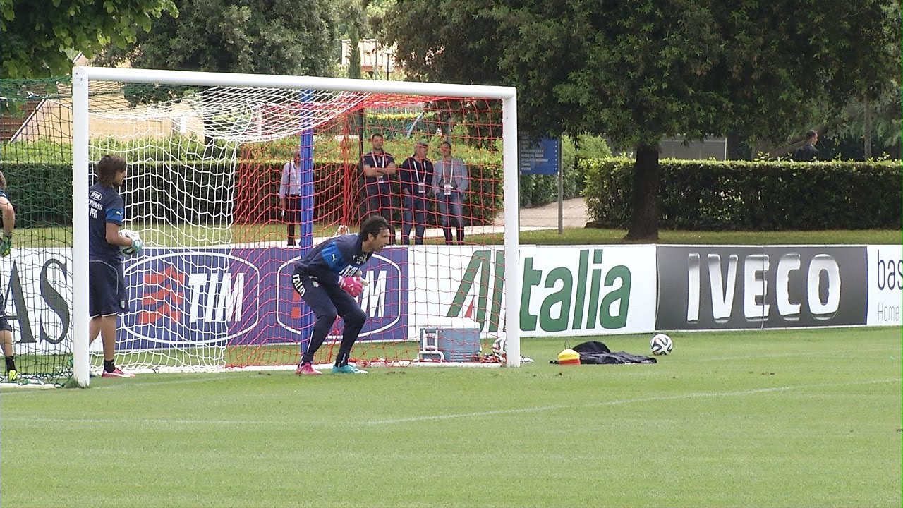 L'allenamento di Buffon e degli altri portieri azzurri!