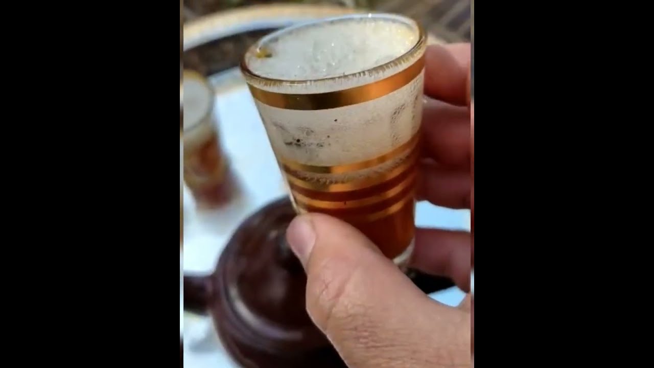 خريجة مع العائلة والصدفة كانت خير من الف ميعاد الدقة المراكشية كانت حاضرة مع اتاي الصحراوي