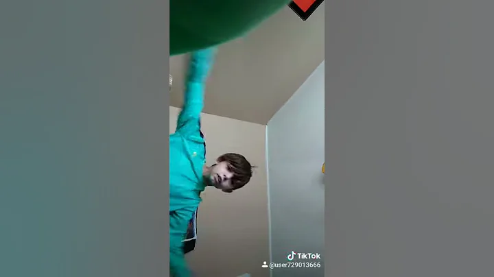 Dee barr redhatter tik tok