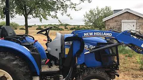 Kolik váží traktor New Holland Boomer 30?