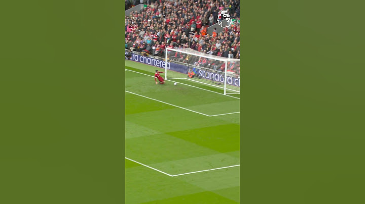 Van Dijk slips! Amazing goal line clearance