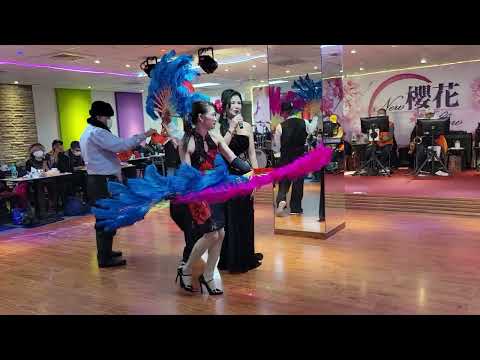 111/02/22漂亮寶貝葉涵生日在新櫻花音樂茶坊演唱(1)