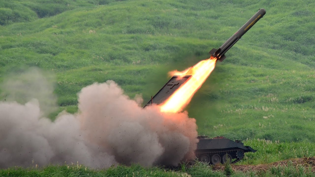 陸上自衛隊 92式地雷原処理車 Mbrs ロケット弾投射 導爆索による地雷原爆破処理過程 Japan S Army Type 92 Anti Mine Rocket Launcher Jgsdf Youtube