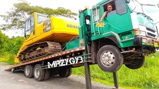 Telolet Fuso Self Loader Truck Hauling Excavator Komatsu PC200-8