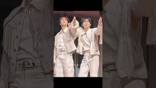 Han is always so attentive to him #minsung #minsungmoments #leeknow #hanjisung #straykids #skz #kpop